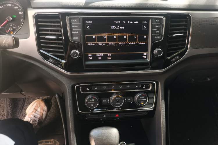 Used Volkswagen Teramont 2017 380TSI Four-Wheel Drive Luxury Edition Audio And AC Panel