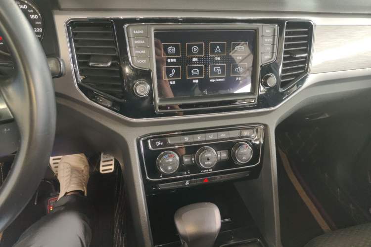 Used Volkswagen Teramont 2017 380TSI Four-Wheel Drive Comfort Edition Audio And AC Panel
