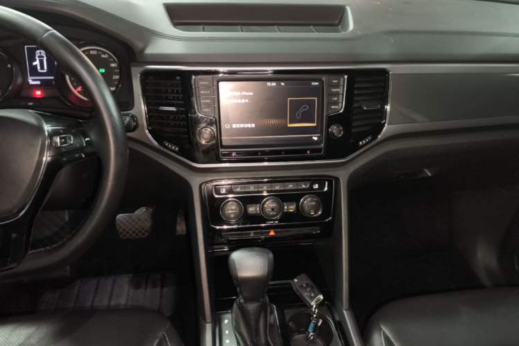 Used Volkswagen Teramont 2017 380TSI Four-Wheel Drive Luxury Edition Audio And AC Panel