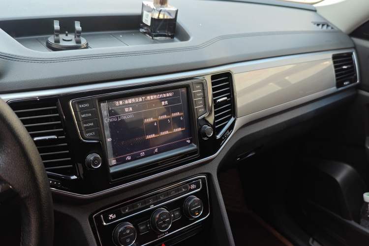 Used Volkswagen Teramont 2017 380TSI Four-Wheel Drive Luxury Edition Audio And AC Panel