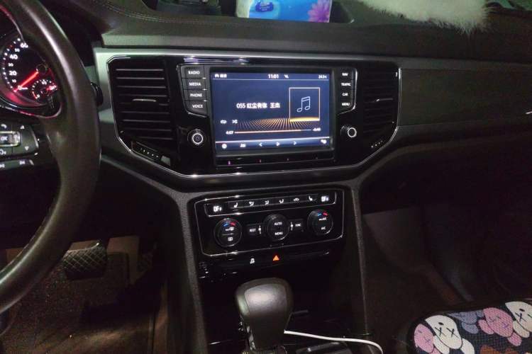 Used Volkswagen Teramont 2017 380TSI Four-Wheel Drive Luxury Edition Audio And AC Panel