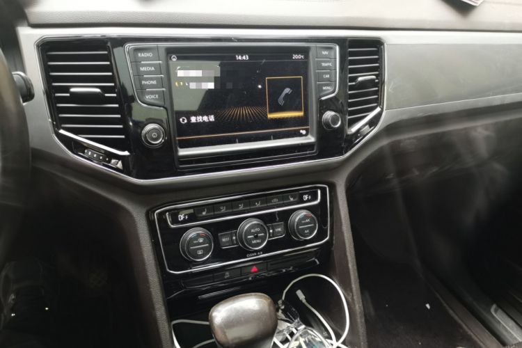 Used Volkswagen Teramont 2017 330TSI Two-Wheel-Drive Luxury Edition Audio And AC Panel