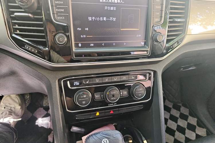 Used Volkswagen Teramont 2017 380TSI Four-Wheel Drive Luxury Edition Audio And AC Panel
