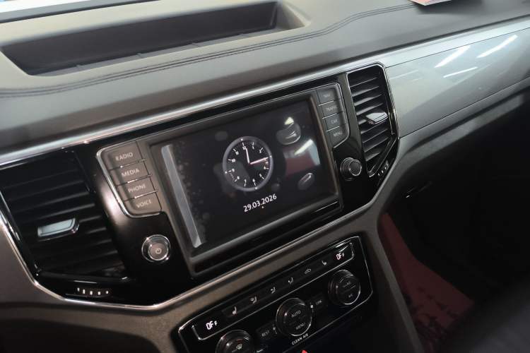 Used Volkswagen Teramont 2017 380TSI Four-Wheel Drive Luxury Edition Audio And AC Panel