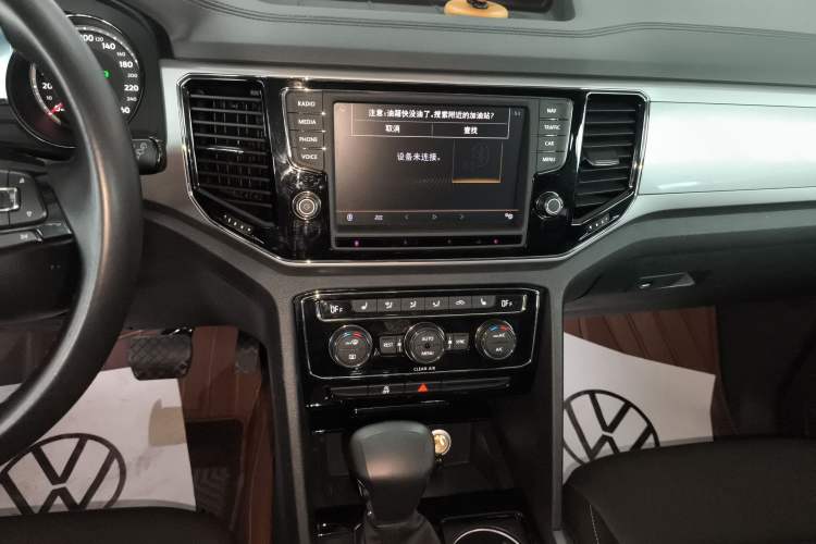 Used Volkswagen Teramont 2017 330TSI Two-Wheel-Drive Luxury Edition Audio And AC Panel