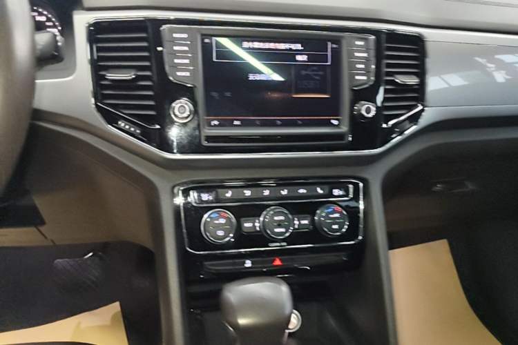 Used Volkswagen Teramont 2017 380TSI Four-Wheel Drive Luxury Edition Audio And AC Panel