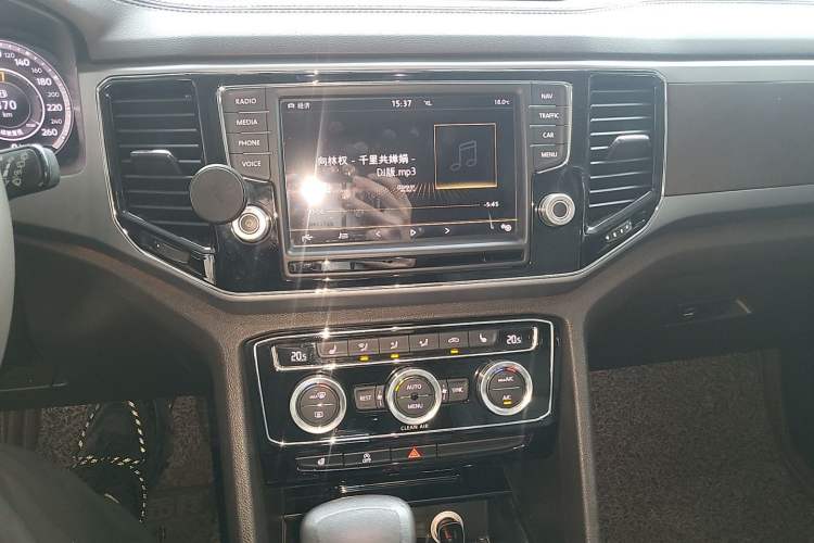 Used Volkswagen Teramont 2017 530 V6 Four-Wheel Drive Flagship Edition Audio And AC Panel