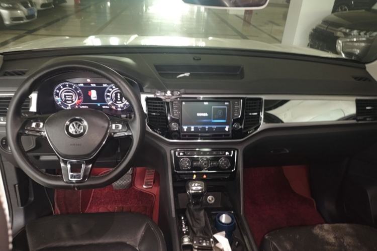 Used Volkswagen Teramont 2017 330TSI Two-Wheel-Drive Luxury Edition Center Console