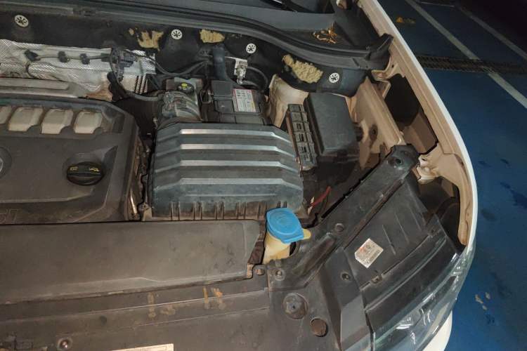 Used Volkswagen Teramont 2017 530 V6 Four-Wheel Drive Luxury Edition Engine Bay Left
