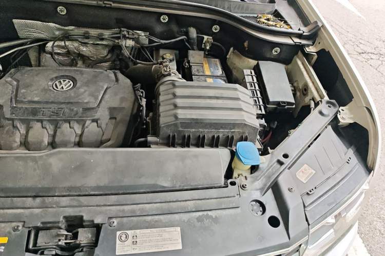 Used Volkswagen Teramont 2017 330TSI Two-Wheel-Drive Luxury Edition Engine Bay Left
