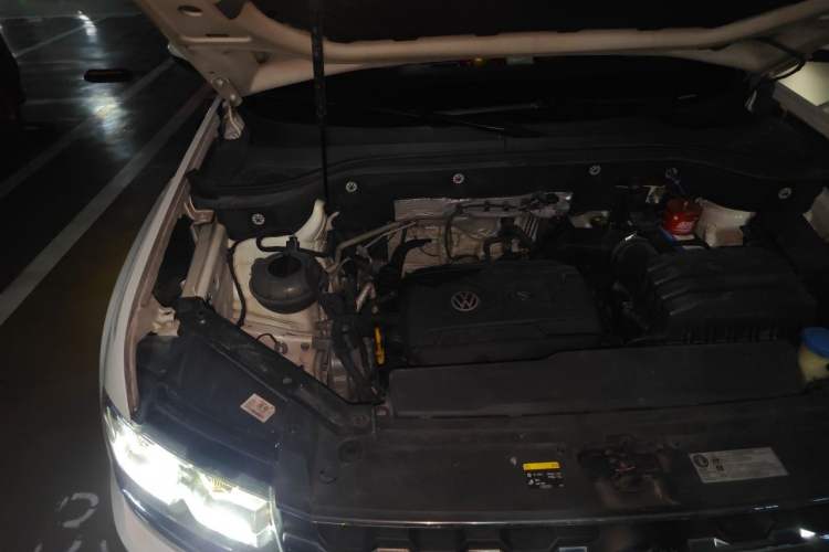 Used Volkswagen Teramont 2017 380TSI Four-Wheel Drive Luxury Edition Engine Bay Right