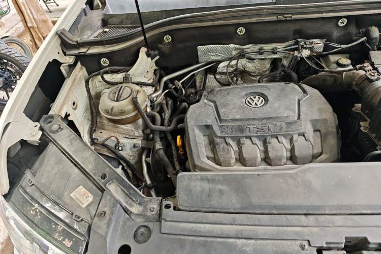 Used Volkswagen Teramont 2017 330TSI Two-Wheel-Drive Luxury Edition Engine Bay Right
