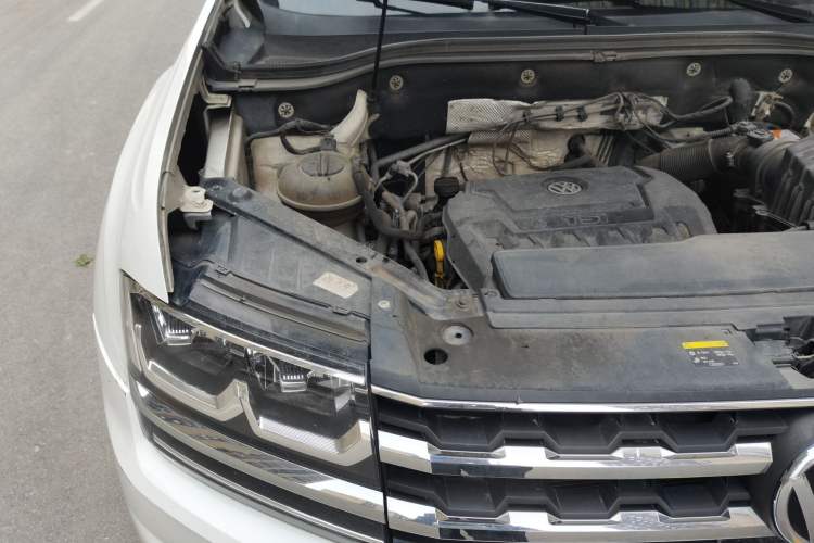 Used Volkswagen Teramont 2017 330TSI Two-Wheel-Drive Luxury Edition Engine Bay Right