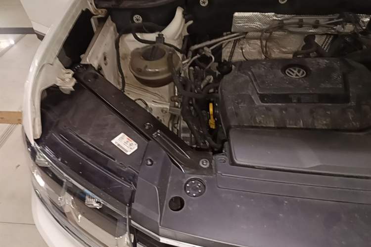 Used Volkswagen Teramont 2017 330TSI Two-Wheel-Drive Luxury Edition Engine Bay Right