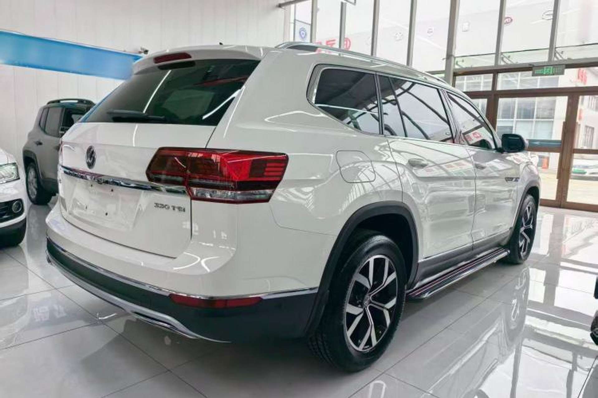 Used Volkswagen Teramont 2017 330TSI Two-Wheel-Drive Luxury Edition Exterior 5