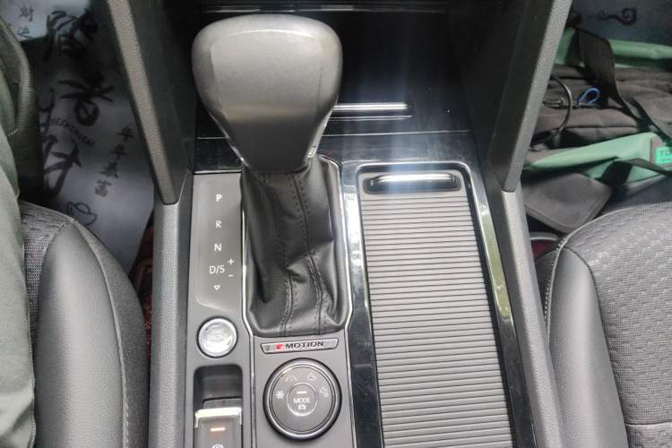 Used Volkswagen Teramont 2017 380TSI Four-Wheel Drive Comfort Edition Gear Lever