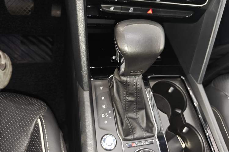 Used Volkswagen Teramont 2017 530 V6 Four-Wheel Drive Supreme Flagship Edition Gear Lever
