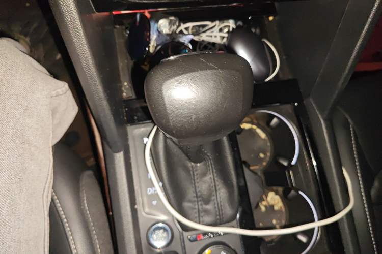 Used Volkswagen Teramont 2017 530 V6 Four-Wheel Drive Luxury Edition Gear Lever