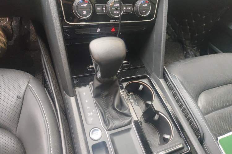 Used Volkswagen Teramont 2017 330TSI Two-Wheel-Drive Luxury Edition Gear Lever