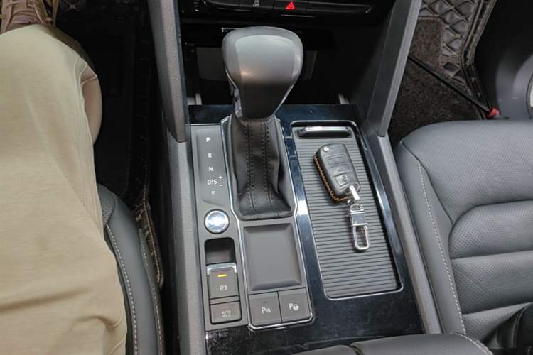 Used Volkswagen Teramont 2017 330TSI Two-Wheel-Drive Luxury Edition Gear Lever