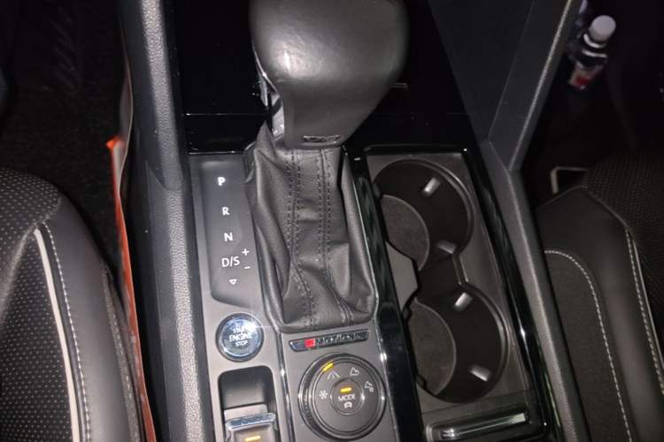 Used Volkswagen Teramont 2017 530 V6 Four-Wheel Drive Supreme Flagship Edition Gear Lever