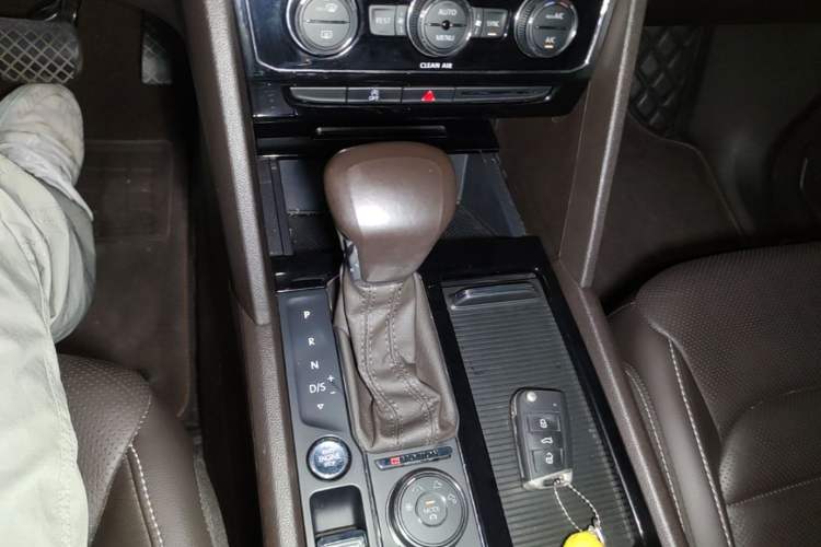 Used Volkswagen Teramont 2017 380TSI Four-Wheel Drive Luxury Edition Gear Lever