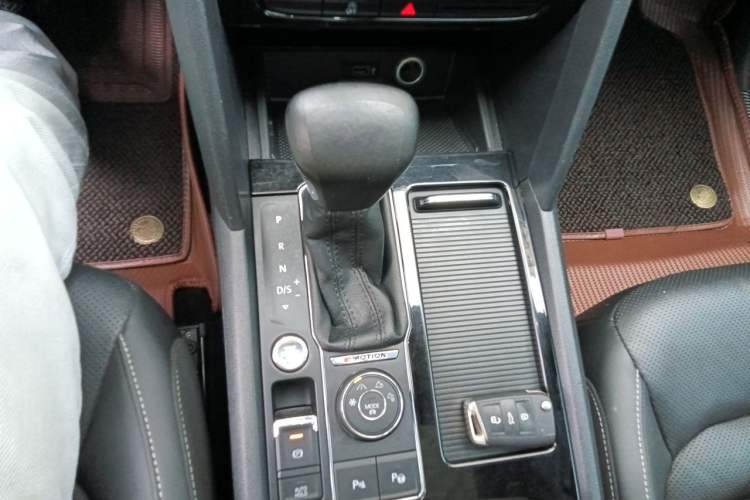 Used Volkswagen Teramont 2017 380TSI Four-Wheel Drive Luxury Edition Gear Lever