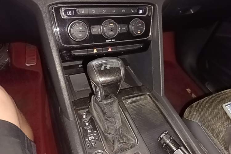 Used Volkswagen Teramont 2017 330TSI Two-Wheel-Drive Luxury Edition Gear Lever