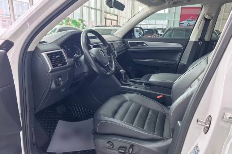 Used Volkswagen Teramont 2017 330TSI Two-Wheel-Drive Luxury Edition Interior 2