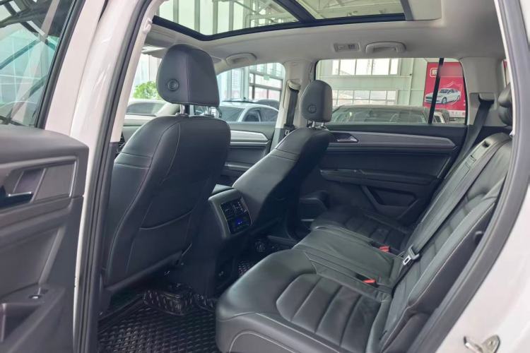 Used Volkswagen Teramont 2017 330TSI Two-Wheel-Drive Luxury Edition Interior 3