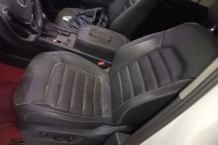 Used Volkswagen Teramont 2017 330TSI Two-Wheel-Drive Luxury Edition Left Front Seat