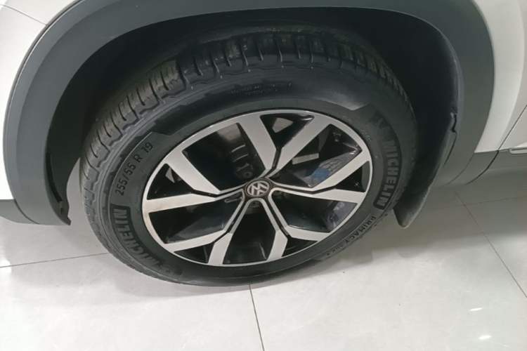 Used Volkswagen Teramont 2017 380TSI Four-Wheel Drive Luxury Edition Left Front Wheel Hub
