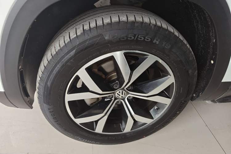 Used Volkswagen Teramont 2017 380TSI Four-Wheel Drive Luxury Edition Left Front Wheel Hub