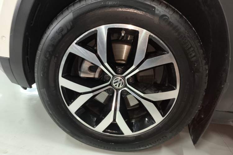Used Volkswagen Teramont 2017 380TSI Four-Wheel Drive Luxury Edition Left Front Wheel Hub