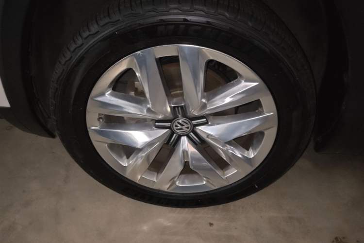 Used Volkswagen Teramont 2017 530 V6 Four-Wheel Drive Supreme Flagship Edition Left Front Wheel Hub