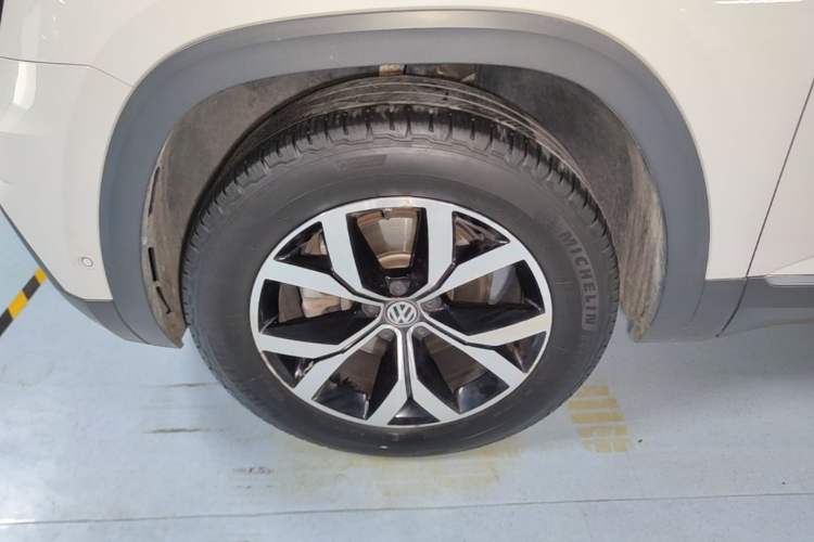 Used Volkswagen Teramont 2017 380TSI Four-Wheel Drive Luxury Edition Left Front Wheel Hub