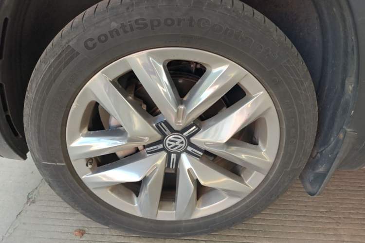 Used Volkswagen Teramont 2017 330TSI Two-Wheel-Drive Flagship Edition Left Front Wheel Hub