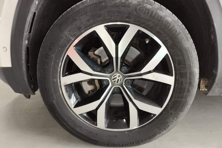 Used Volkswagen Teramont 2017 330TSI Two-Wheel-Drive Luxury Edition Left Front Wheel Hub