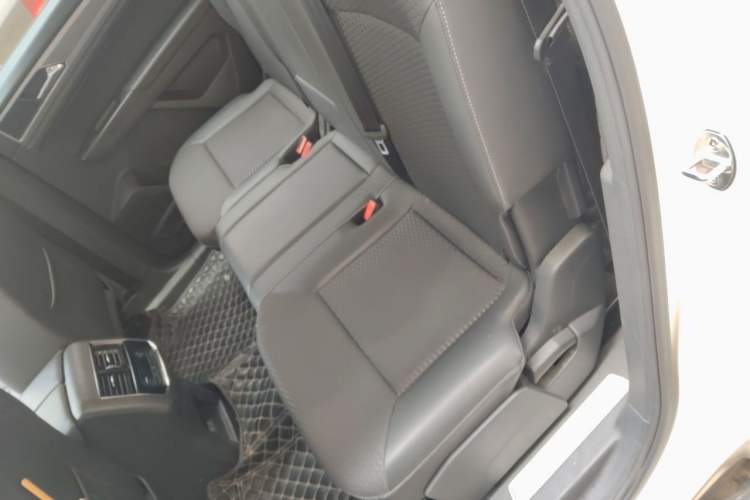 Used Volkswagen Teramont 2017 380TSI Four-Wheel Drive Comfort Edition Left Rear Seat