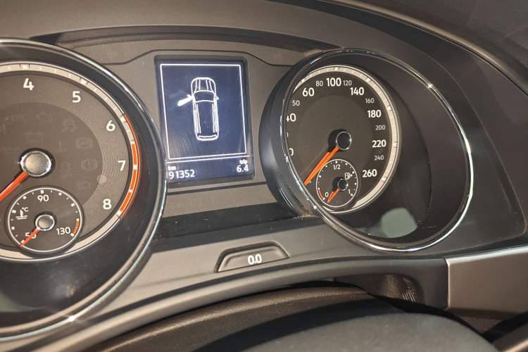 Used Volkswagen Teramont 2017 380TSI Four-Wheel Drive Comfort Edition Odometer Close Up