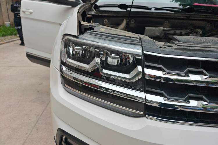 Used Volkswagen Teramont 2017 380TSI Four-Wheel Drive Luxury Edition Right Front Headlight