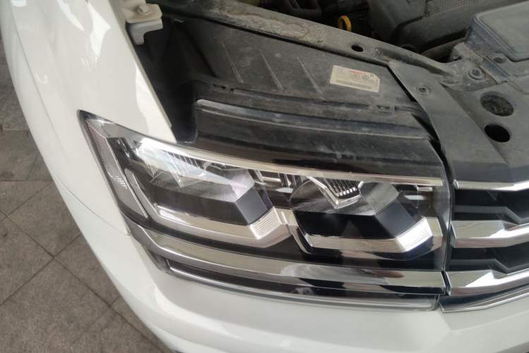 Used Volkswagen Teramont 2017 380TSI Four-Wheel Drive Luxury Edition Right Front Headlight