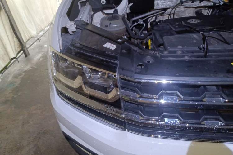 Used Volkswagen Teramont 2017 330TSI Two-Wheel-Drive Luxury Edition Right Front Headlight