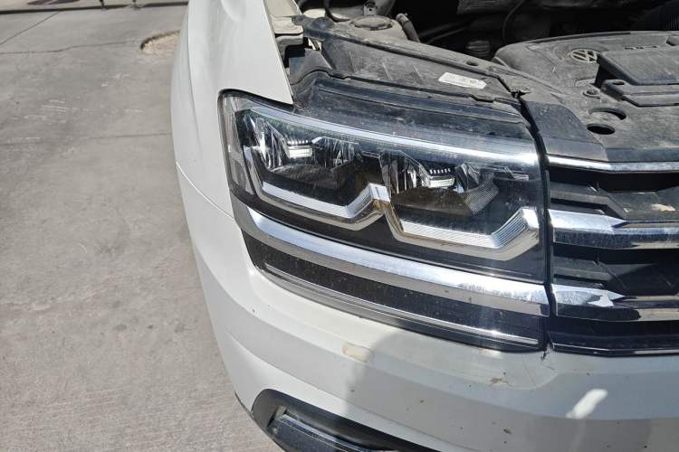 Used Volkswagen Teramont 2017 380TSI Four-Wheel Drive Luxury Edition Right Front Headlight