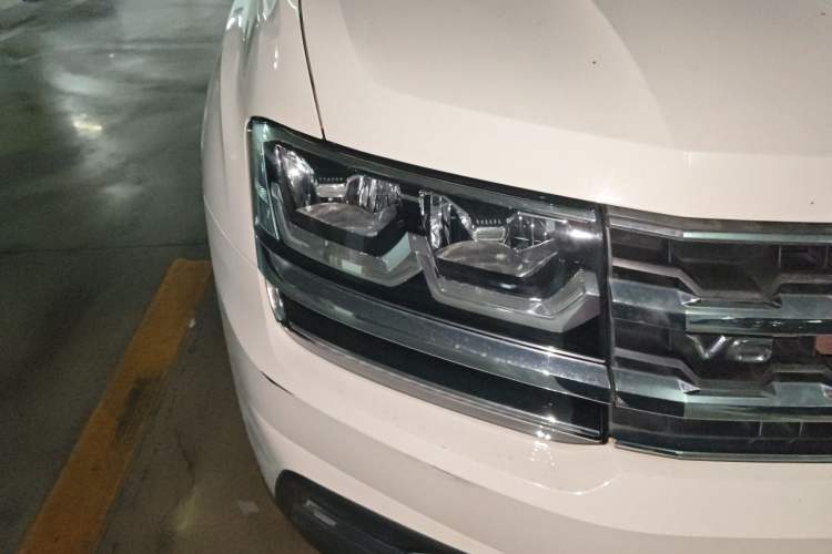 Used Volkswagen Teramont 2017 530 V6 Four-Wheel Drive Luxury Edition Right Front Headlight