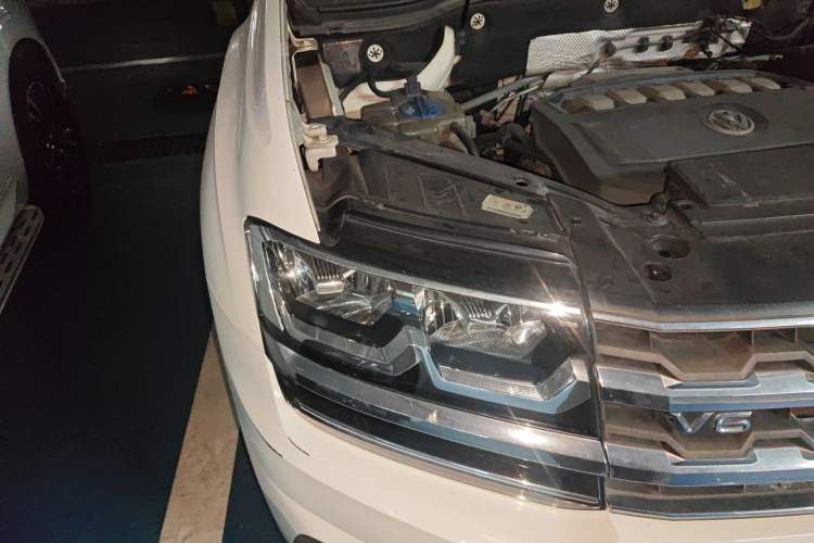 Used Volkswagen Teramont 2017 530 V6 Four-Wheel Drive Luxury Edition Right Front Headlight