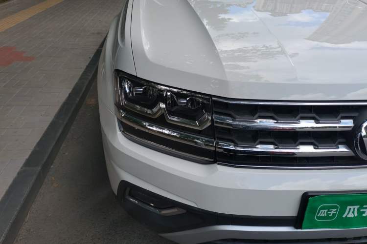 Used Volkswagen Teramont 2017 380TSI Four-Wheel Drive Luxury Edition Right Front Headlight