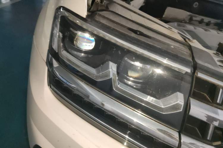 Used Volkswagen Teramont 2017 530 V6 Four-Wheel Drive Flagship Edition Right Front Headlight