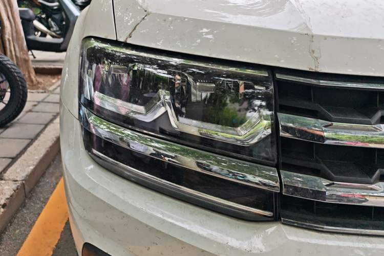 Used Volkswagen Teramont 2017 330TSI Two-Wheel-Drive Luxury Edition Right Front Headlight