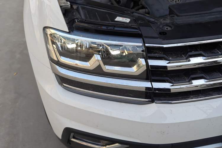 Used Volkswagen Teramont 2017 380TSI Four-Wheel Drive Luxury Edition Right Front Headlight